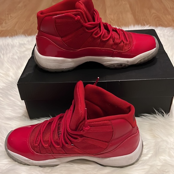 Authentic Air Jordan 11 Retro BG - Picture 7 of 11